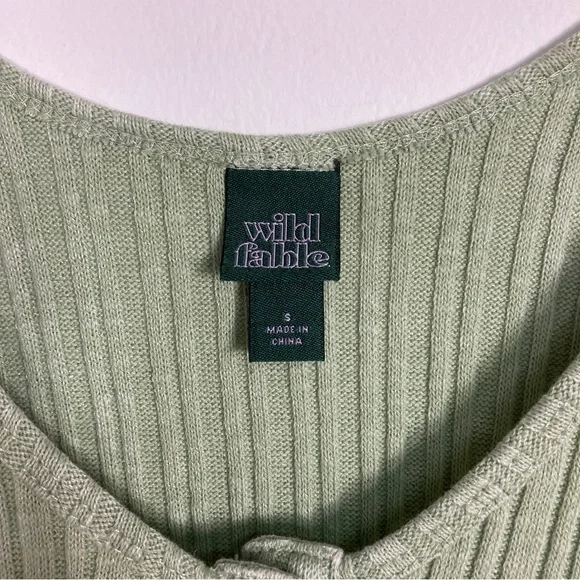 Bundle of 4 Crop Tops- 3 Tanks, 1 Tee- Size Small - Picture 11 of 16